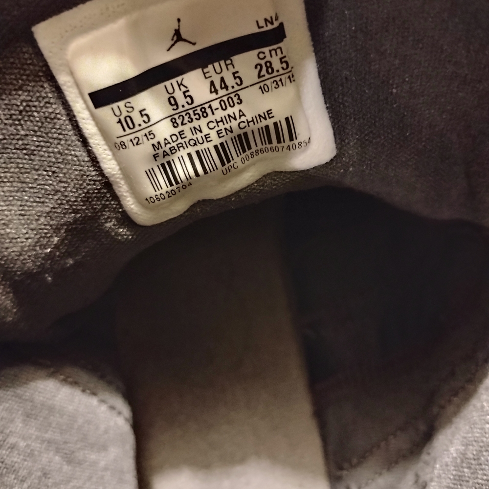 Jordan Gray Patterned Sneakers - image 2